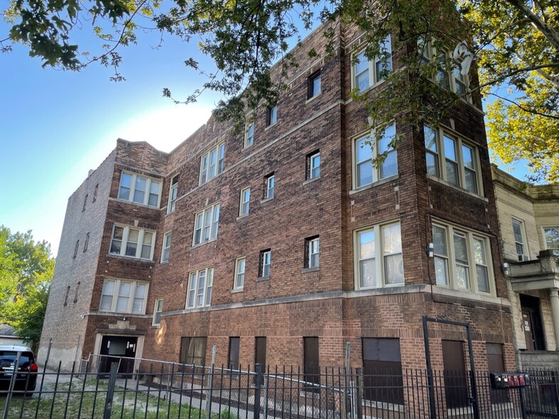 South & West Side Portfolio - 157 units portfolio of 21 properties for sale on LoopNet.com - Building Photo - Image 3 of 19