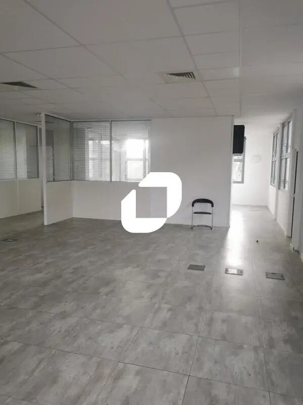 Office in Joinville-le-Pont for lease Interior Photo- Image 1 of 13