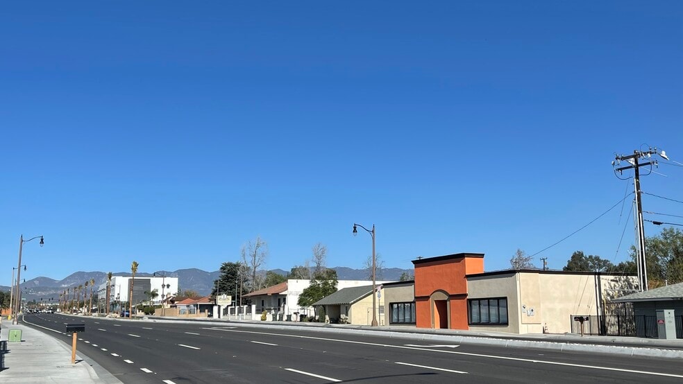 7893 Sierra Ave, Fontana, CA for lease - Building Photo - Image 2 of 5