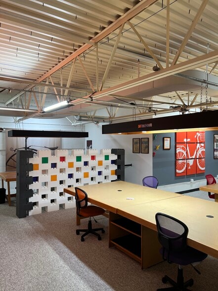 360 E Maple Rd, Troy, MI for lease - Building Photo - Image 2 of 7