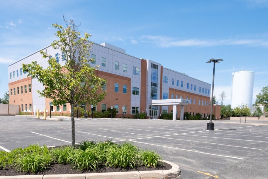 1 Wallace Bashaw Way, Newburyport, MA for lease - Building Photo - Image 3 of 5