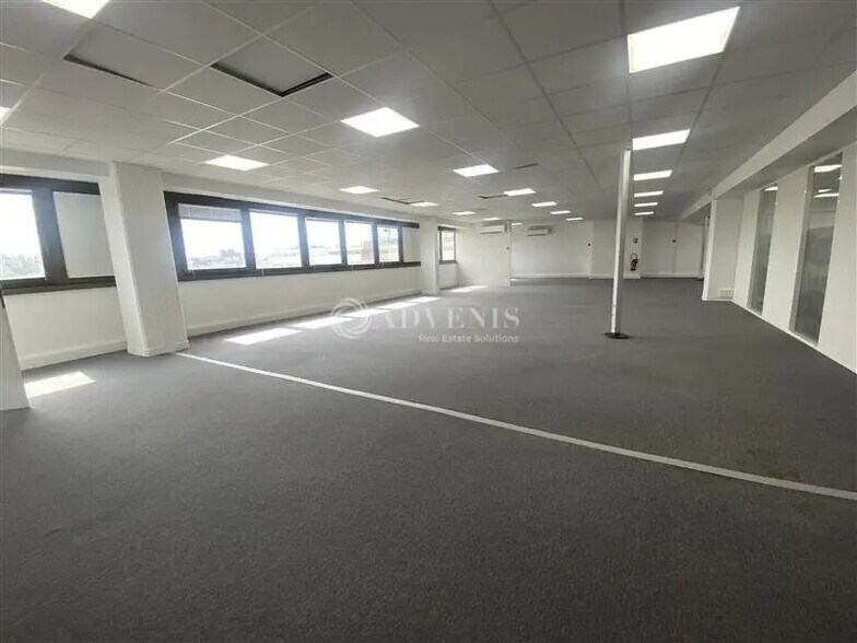 Office in Ivry-sur-Seine for lease - Interior Photo - Image 1 of 12