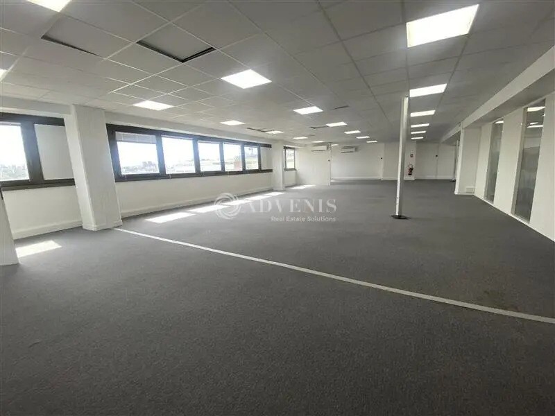 Office in Ivry-sur-Seine for lease Interior Photo- Image 1 of 13