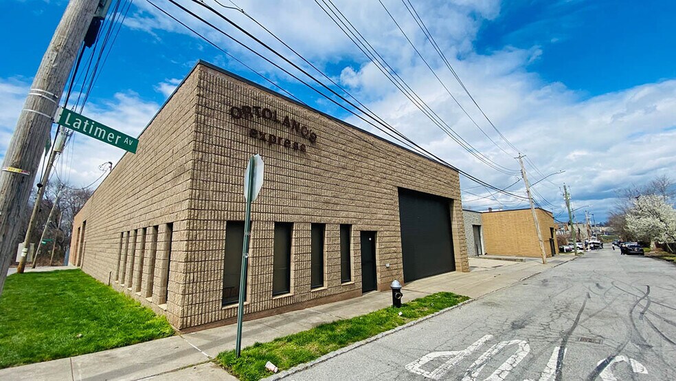 33 Baron Blvd, Staten Island, NY for sale - Building Photo - Image 1 of 1