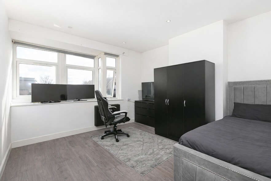 19A Rowan Rd, London for sale - Building Photo - Image 3 of 7