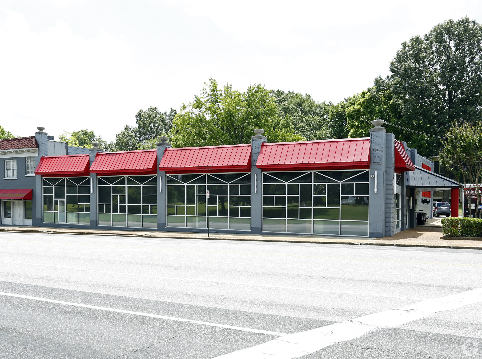 1939 Poplar Ave, Memphis, TN for sale Primary Photo- Image 1 of 1