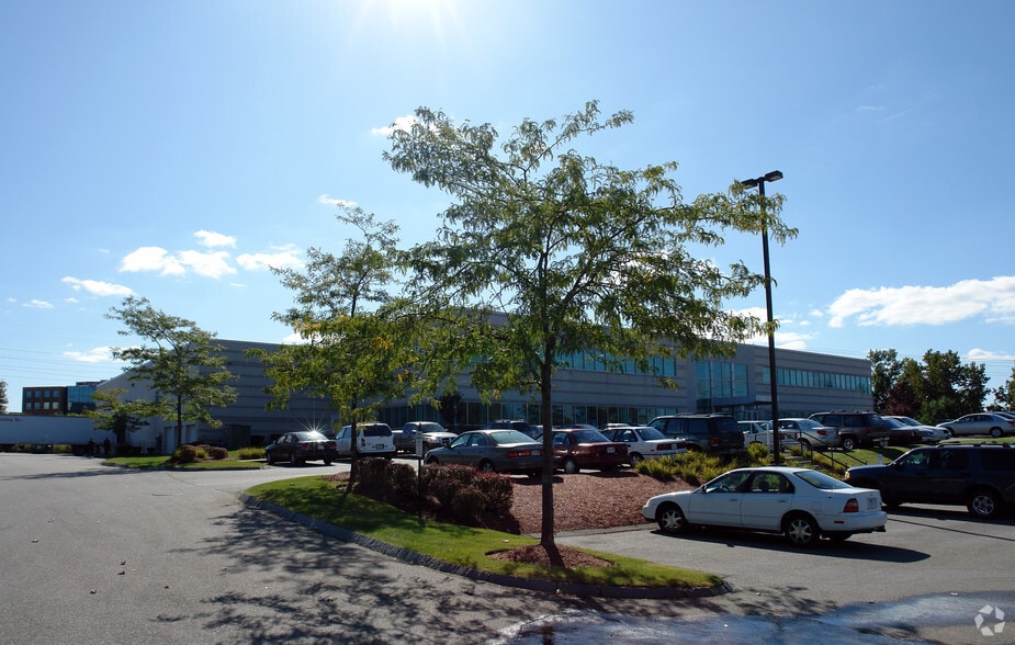 17 Presidential Way, Woburn, MA for lease - Building Photo - Image 2 of 3