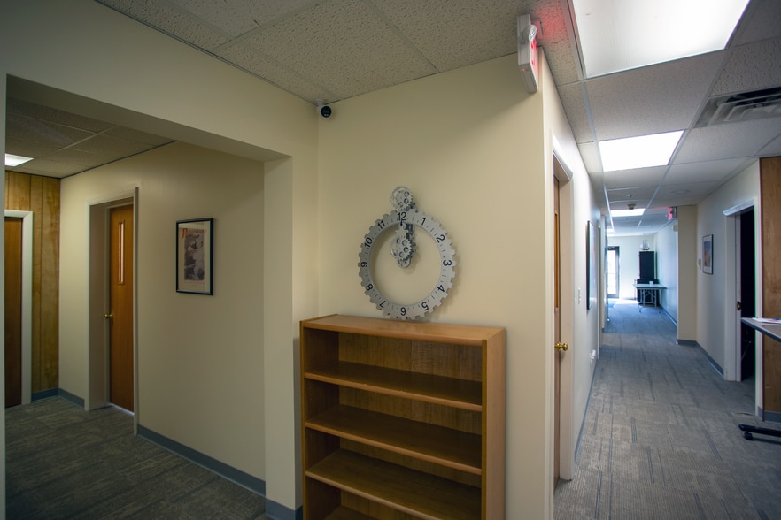 100 Domino Dr, Concord, MA for sale - Interior Photo - Image 3 of 16