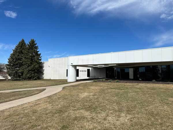 1000 Park Rd, Chanhassen, MN for lease - Building Photo - Image 2 of 7