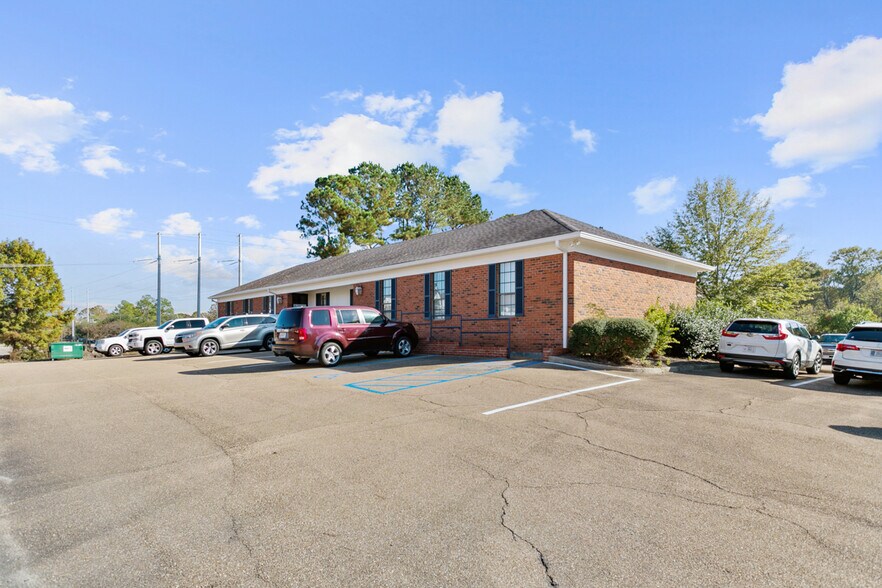 2654 Ridgewood Rd, Jackson, MS 39216