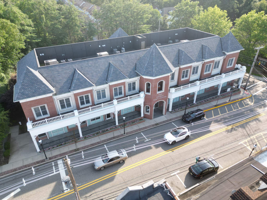 7072 Park Ave, Park Ridge, NJ 07656 Effron Bldg at Park Ridge Town