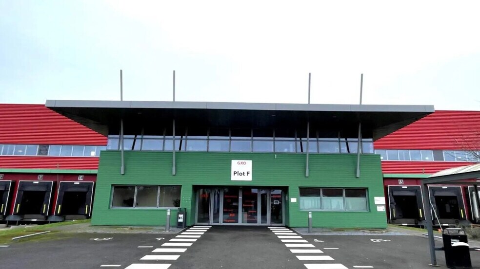 Industrial in Le Coudray-Montceaux for lease - Building Photo - Image 2 of 18