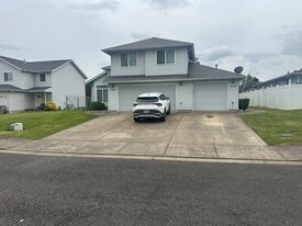 1625 SE Cortland Ave, Dallas OR - Duplex Property