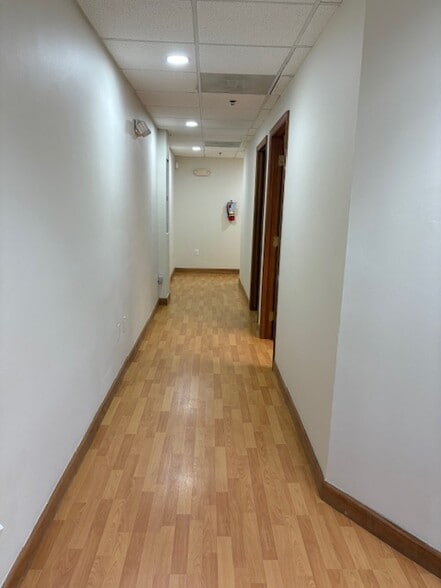 2201-2225 N Commerce Pky, Weston, FL for lease - Interior Photo - Image 3 of 9