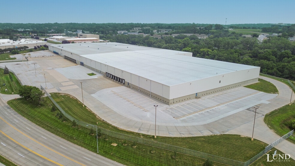 10601 S 15th St, Bellevue, NE for lease - Building Photo - Image 1 of 6