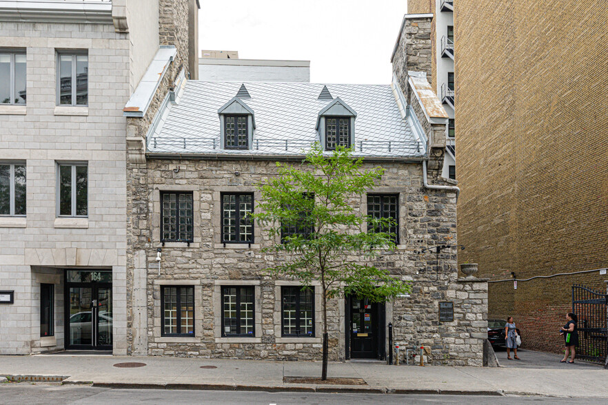 160 Rue Notre-Dame E, Montréal, QC for sale - Building Photo - Image 2 of 2