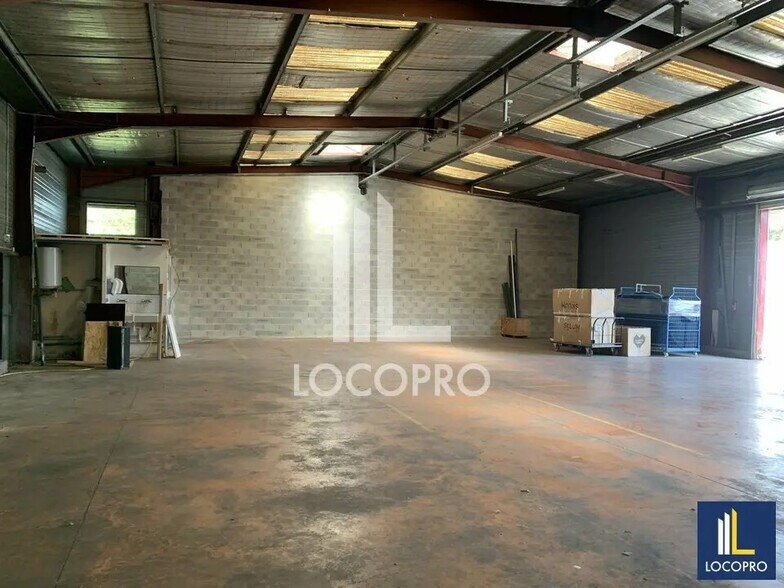 Flex in Contes for lease - Interior Photo - Image 2 of 2