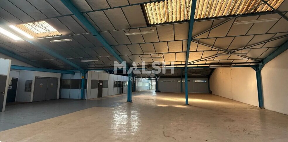 Flex in Bourgoin-Jallieu for sale - Building Photo - Image 3 of 7