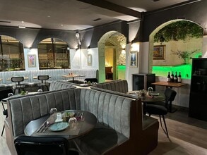 Retail in Castelldefels, Barcelona for lease Interior Photo- Image 1 of 18