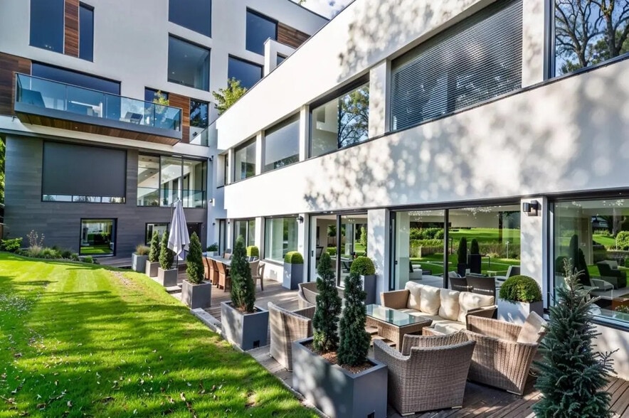 Office in Rueil-Malmaison for sale - Building Photo - Image 1 of 8