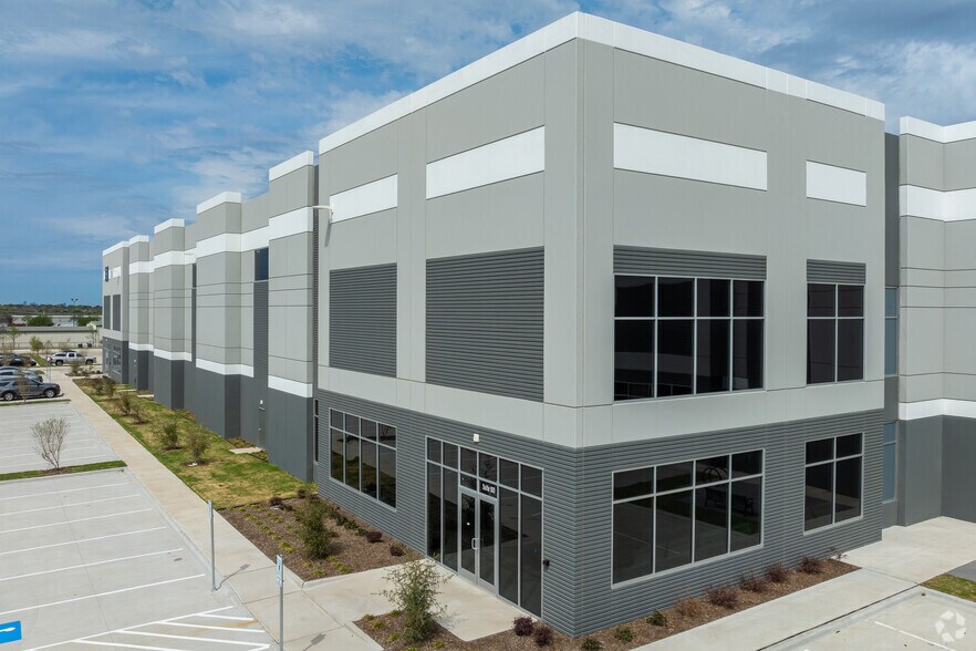 201 S Clay Rd, Sunnyvale, TX for lease - Primary Photo - Image 1 of 5