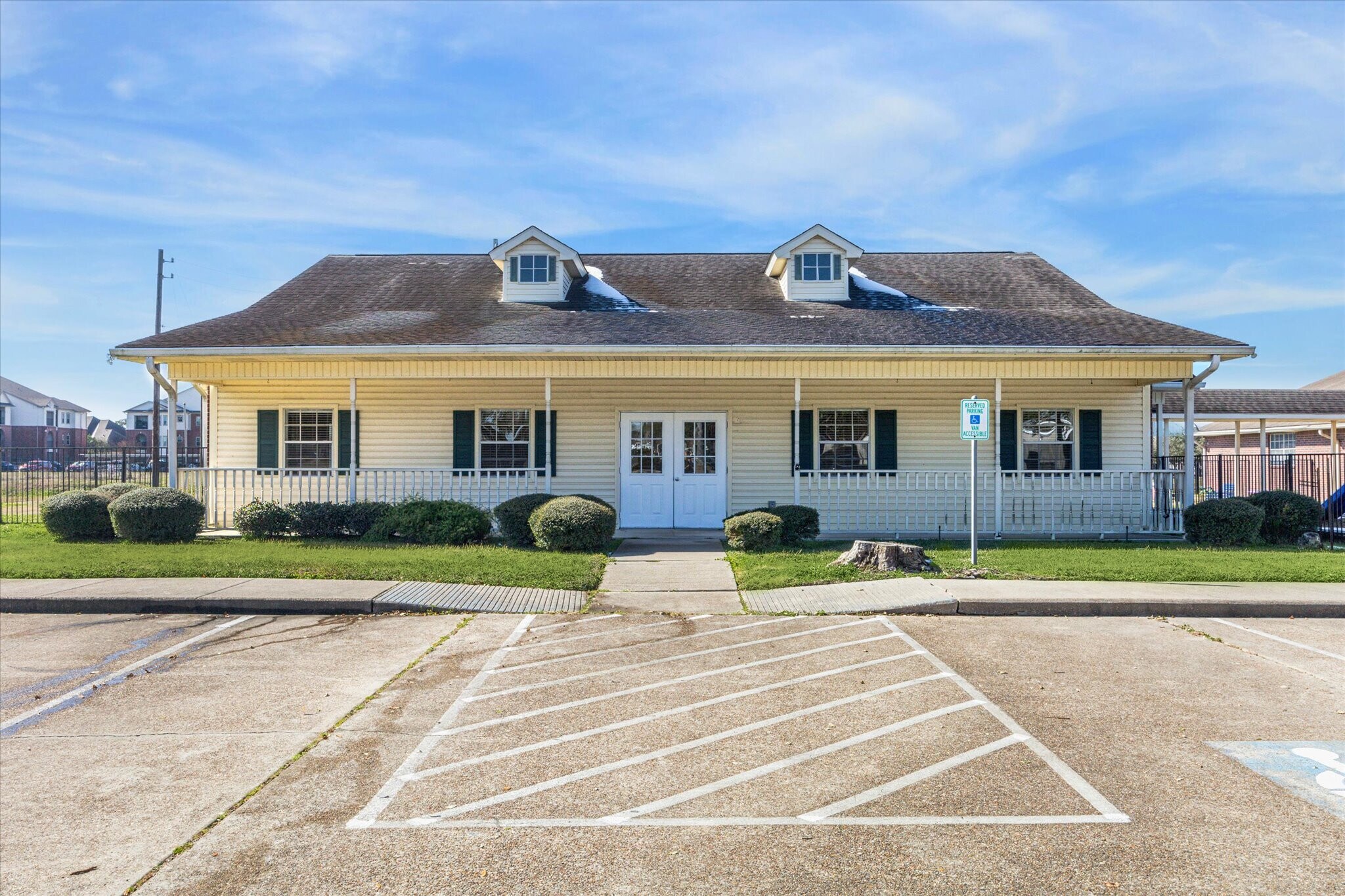 2654 W Oaks Blvd, Pearland, TX for lease Building Photo- Image 1 of 11