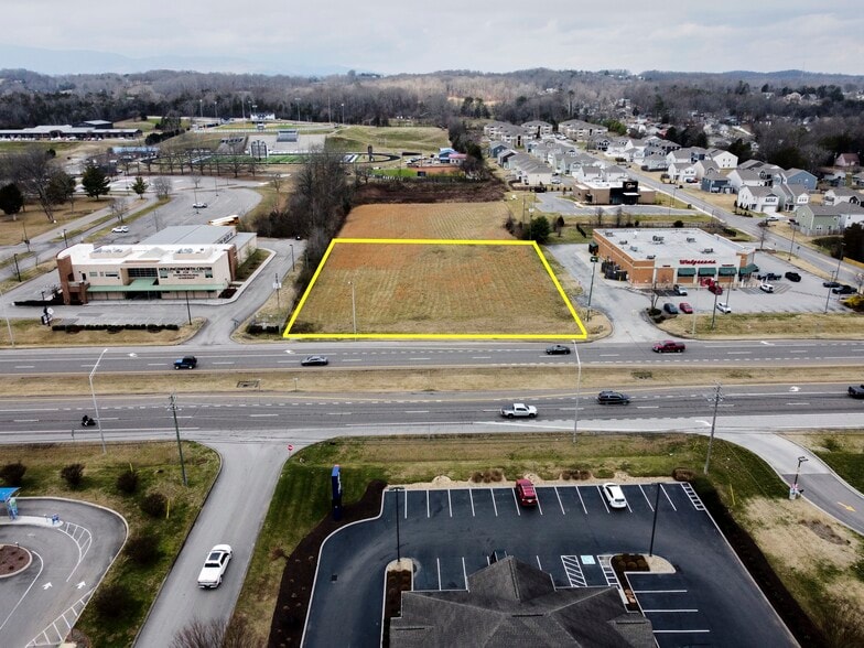 2141 N Charles G Seivers Blvd, Clinton, TN for lease - Building Photo - Image 1 of 14