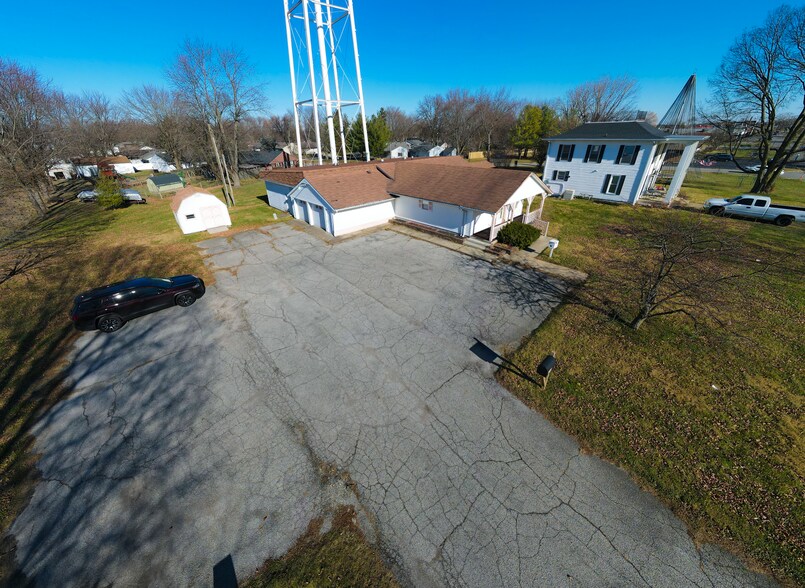 210 Tracy Rd, Whiteland, IN for sale - Building Photo - Image 1 of 1