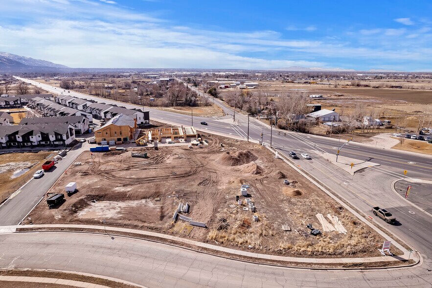 2135 700 w, Harrisville, UT for lease - Building Photo - Image 1 of 14