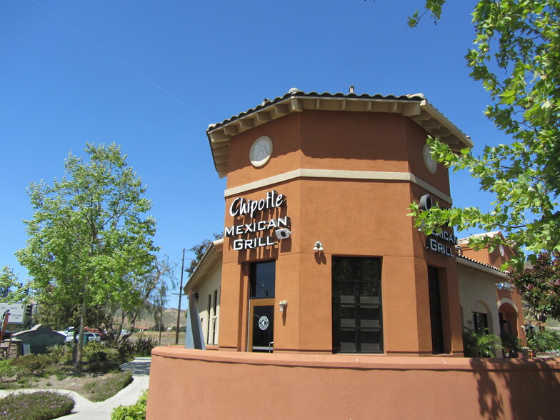 1025-2745 Camino Dos Rios, Thousand Oaks, CA for lease - Building Photo - Image 2 of 5