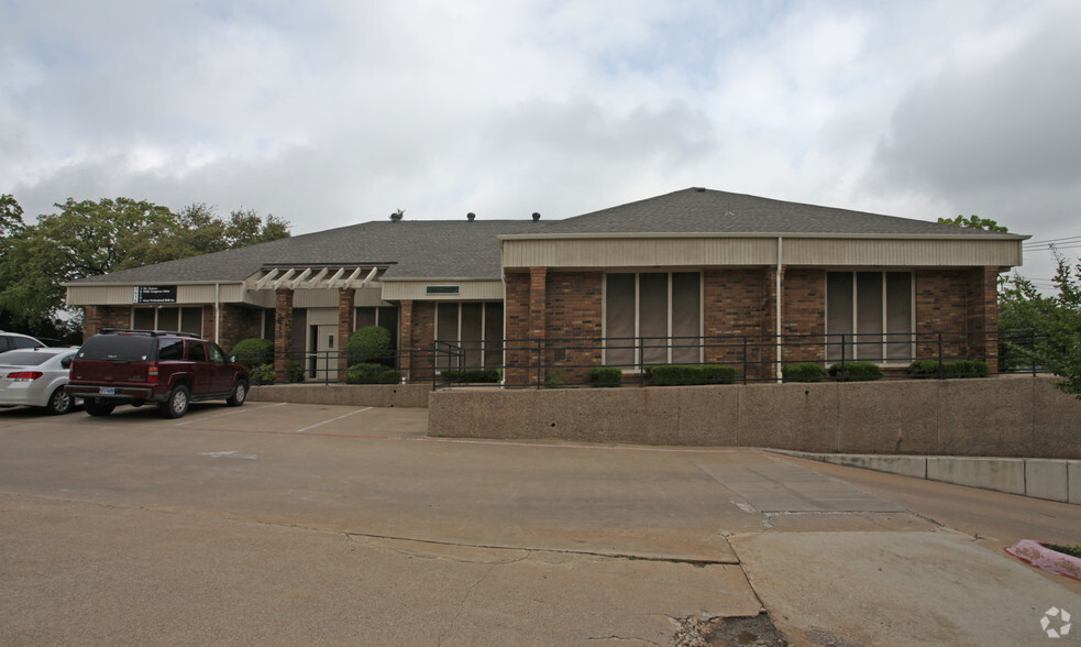 5612 SW Green Oaks Blvd, Arlington, TX for lease - Building Photo - Image 1 of 7