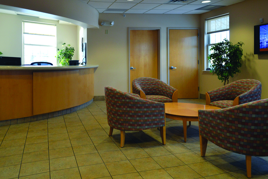 75 Thruway Park Dr, West Henrietta, NY for lease - Interior Photo - Image 3 of 23