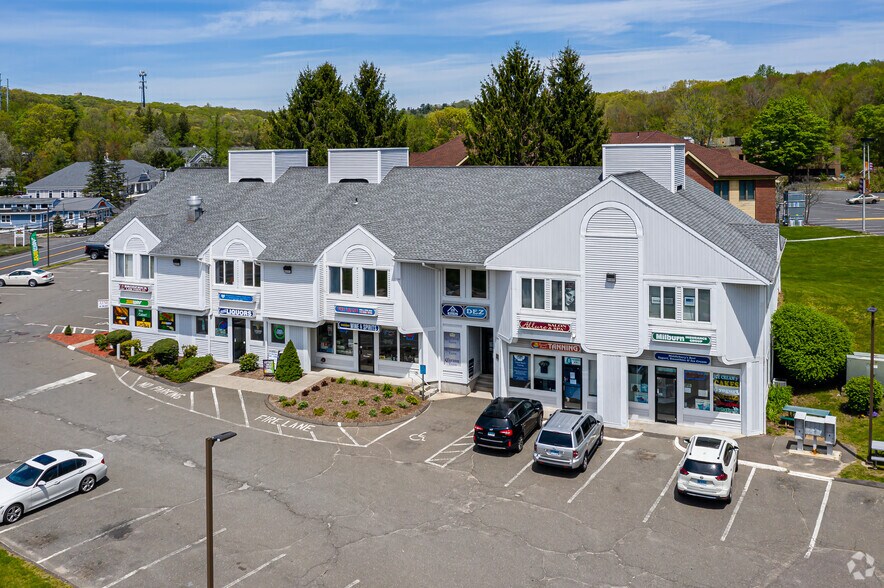 750 Straits Tpke, Middlebury, CT for lease - Building Photo - Image 2 of 11