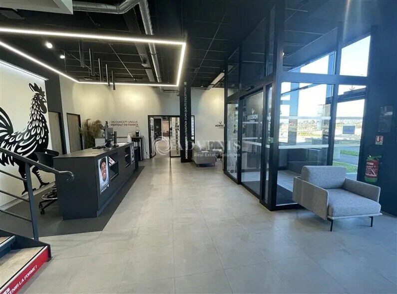 Office in Tremblay-en-France for lease - Building Photo - Image 1 of 10