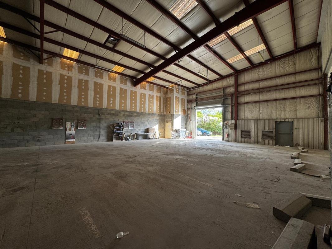 Industrial in Gradignan for lease Building Photo- Image 1 of 7
