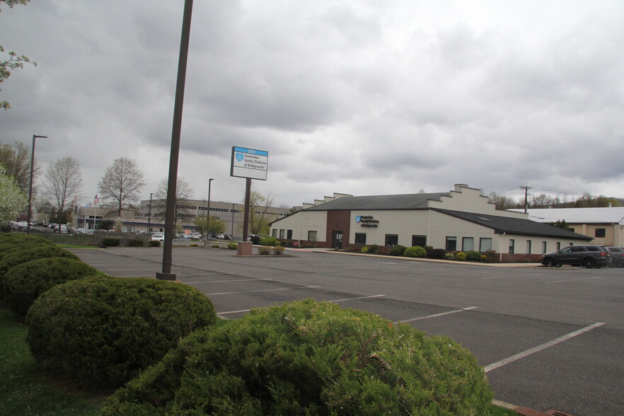 1251 US 22, Bridgewater, NJ for lease - Primary Photo - Image 1 of 39