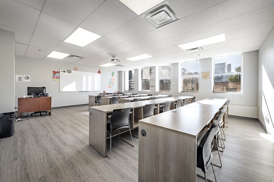 1265 Rue Berri, Montréal, QC for lease - Building Photo - Image 3 of 10