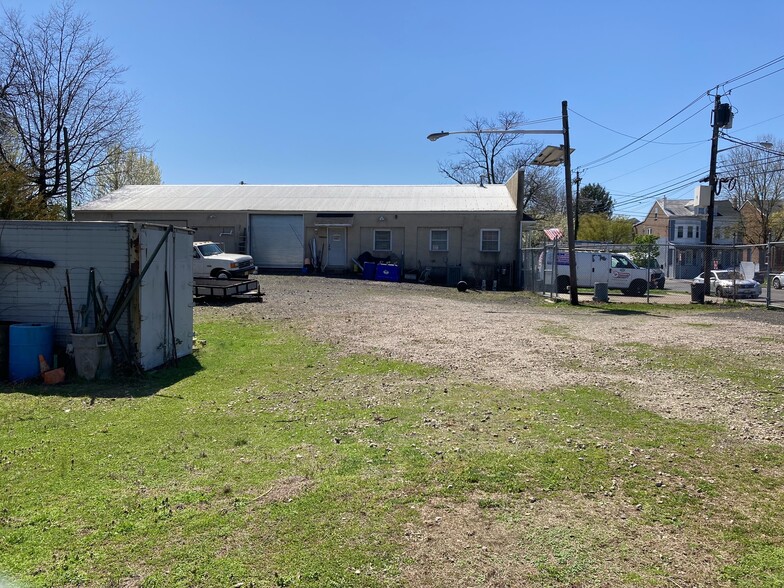 915 Pennsylvania Ave, Trenton, NJ for sale - Building Photo - Image 2 of 7