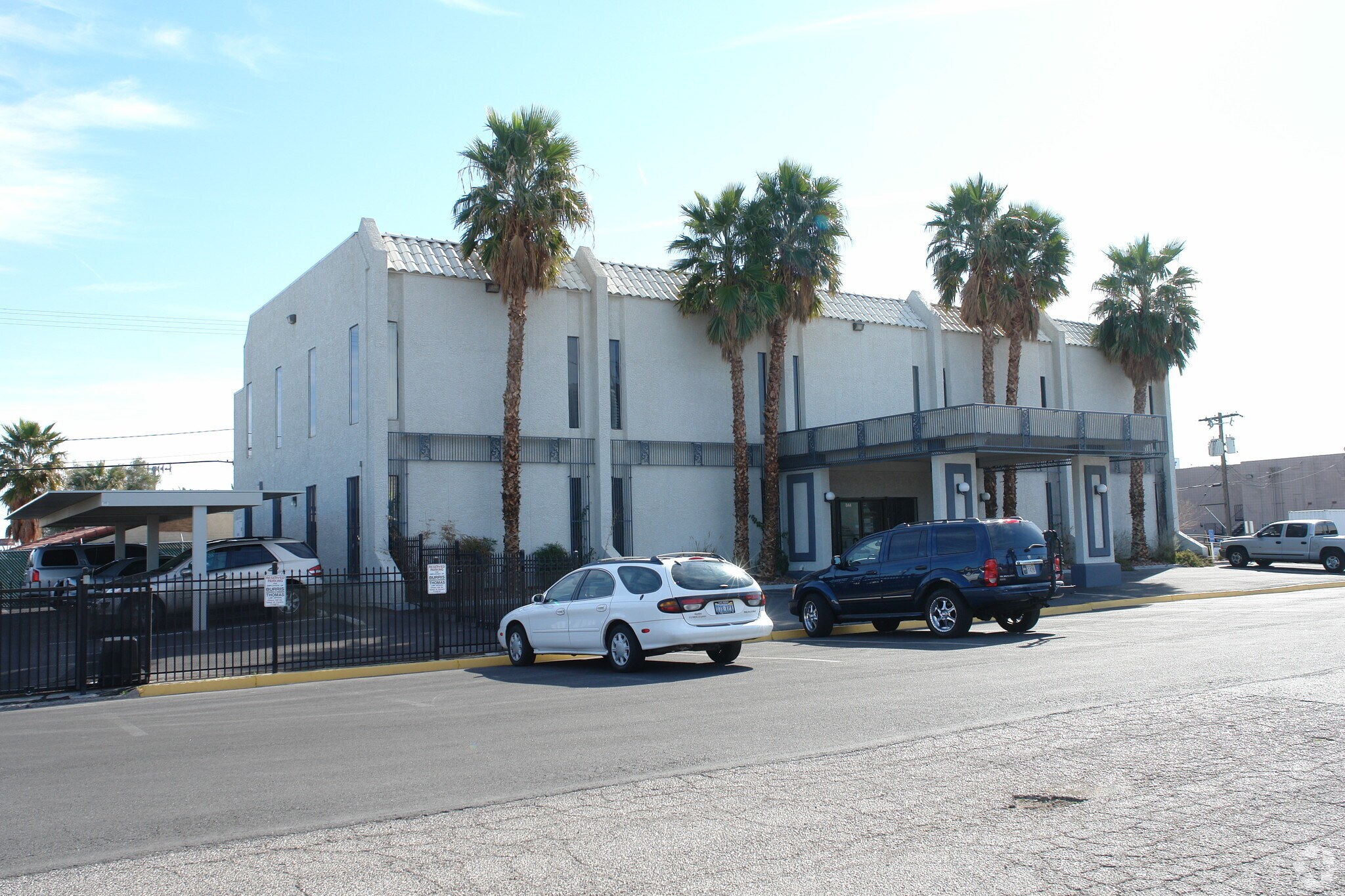 844 E Sahara Ave, Las Vegas, NV for lease Primary Photo- Image 1 of 79
