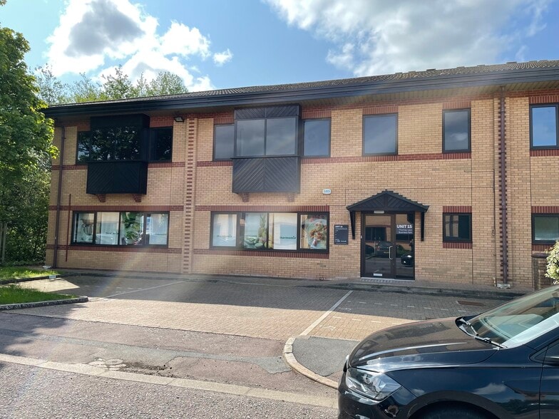 15-16 Thorney Leys Park, Witney for lease - Building Photo - Image 1 of 3