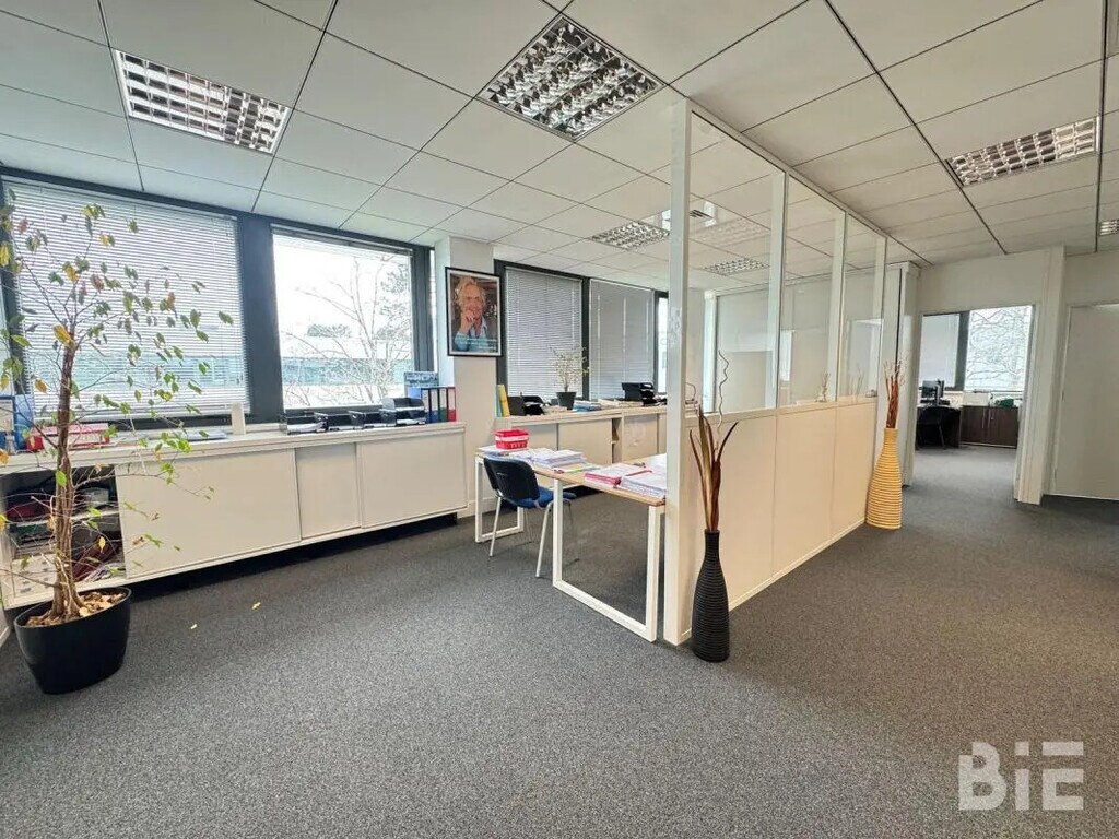 Location Bureaux 263 m² - Photo 1