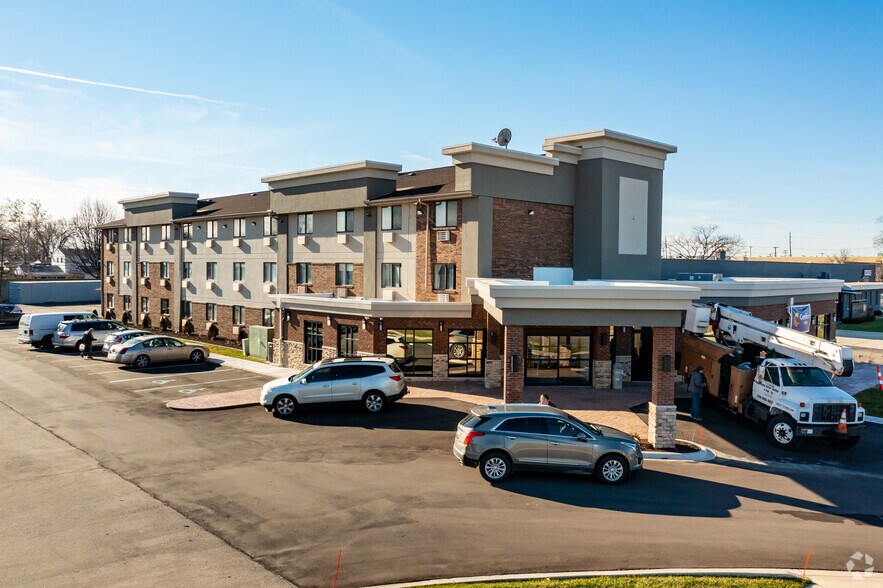 1145 W Maple Rd, Clawson, MI for sale - Primary Photo - Image 1 of 1