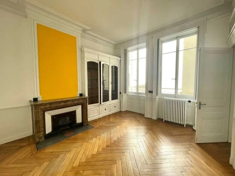 Office in Lyon for lease - Interior Photo - Image 2 of 10