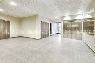 18-20 Boulevard Des Droits De L'Homme, Vaulx-en-Velin for lease Interior Photo- Image 1 of 5