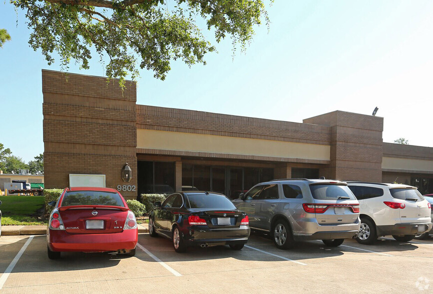 9802 Whithorn Dr, Houston, TX for lease - Building Photo - Image 1 of 8