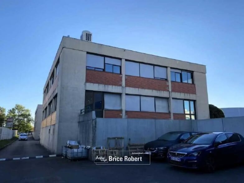 Office in Limonest for sale - Building Photo - Image 3 of 5