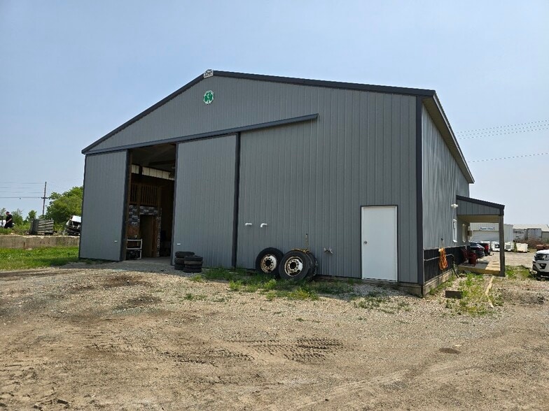 808 W Walnut St, Fairbury, IL for sale - Building Photo - Image 3 of 44