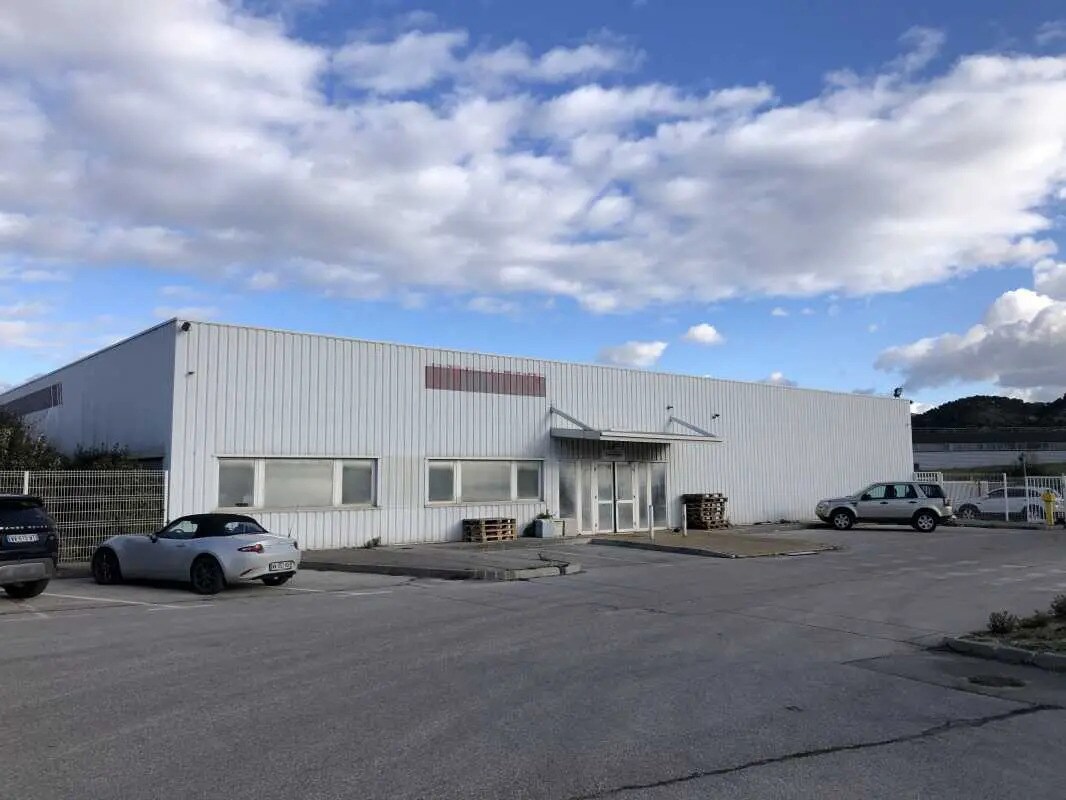 Flex in Bouc-Bel-Air for lease Building Photo- Image 1 of 9