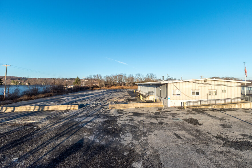 2661 Leisczs Bridge Rd, Leesport, PA for lease - Building Photo - Image 2 of 23