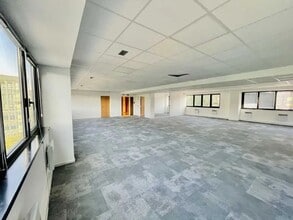 Avenue Jean Lolive, Pantin for lease Interior Photo- Image 2 of 9